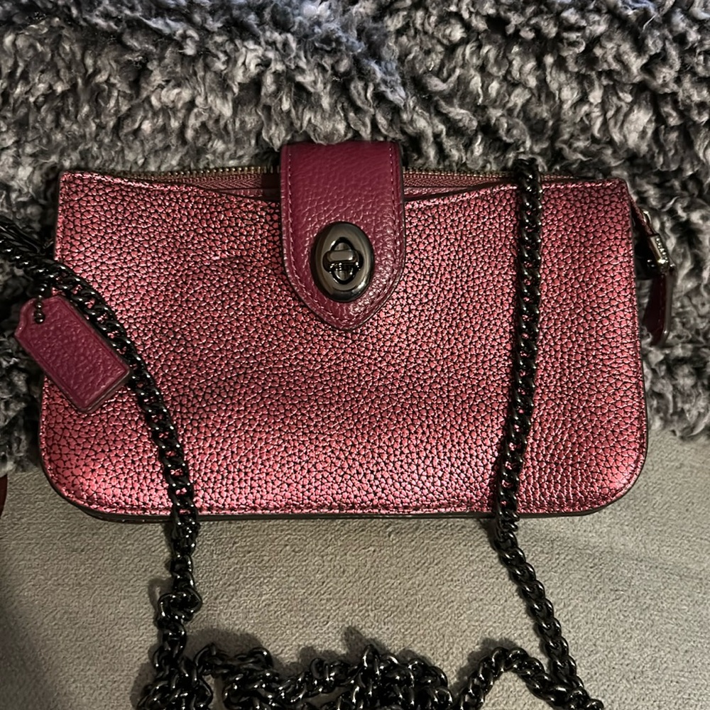 Coach crossbody bag with black chain, barely used, in great condition